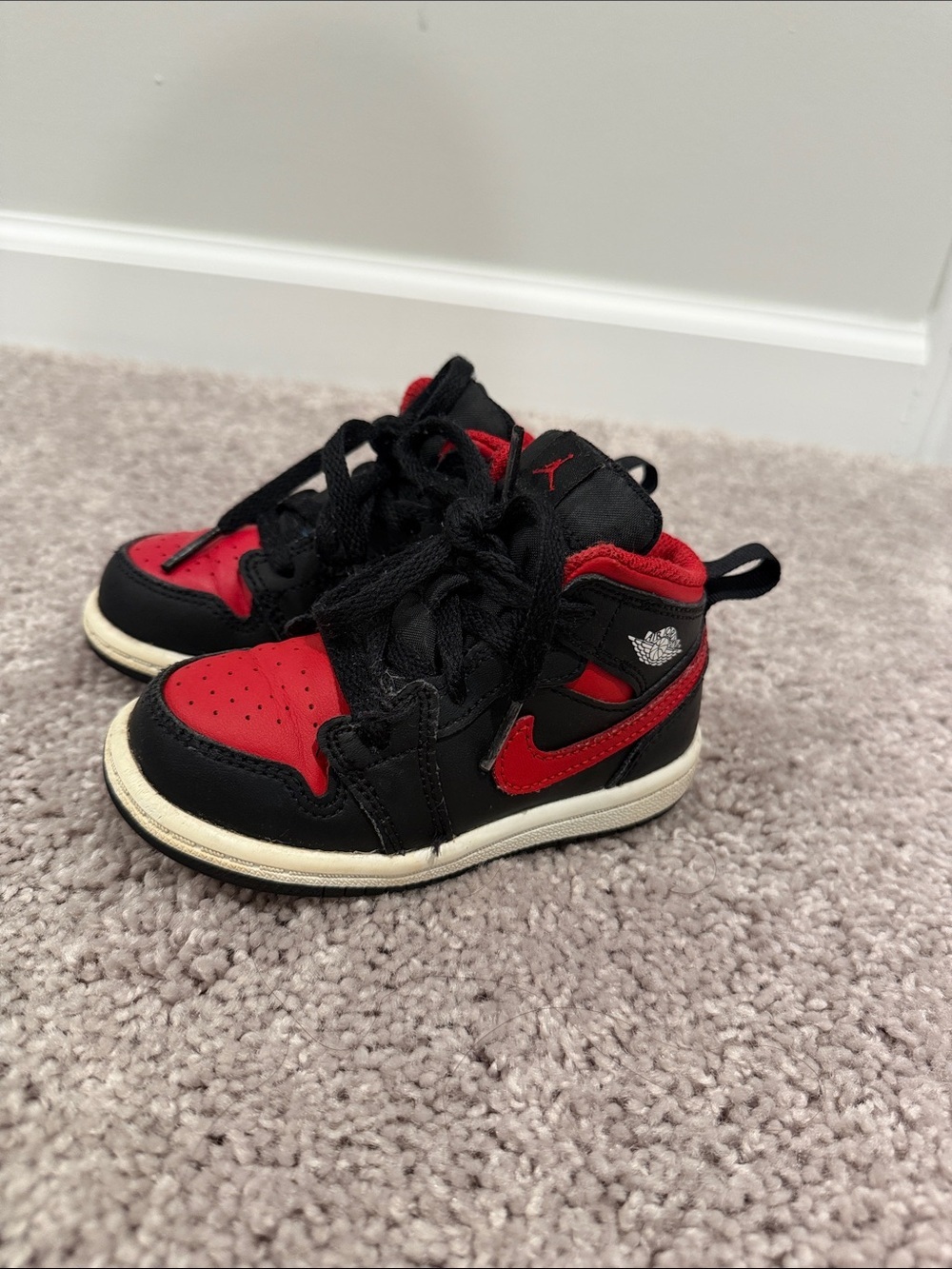 Jordan Toddler High-Top Sneakers in Black and Red